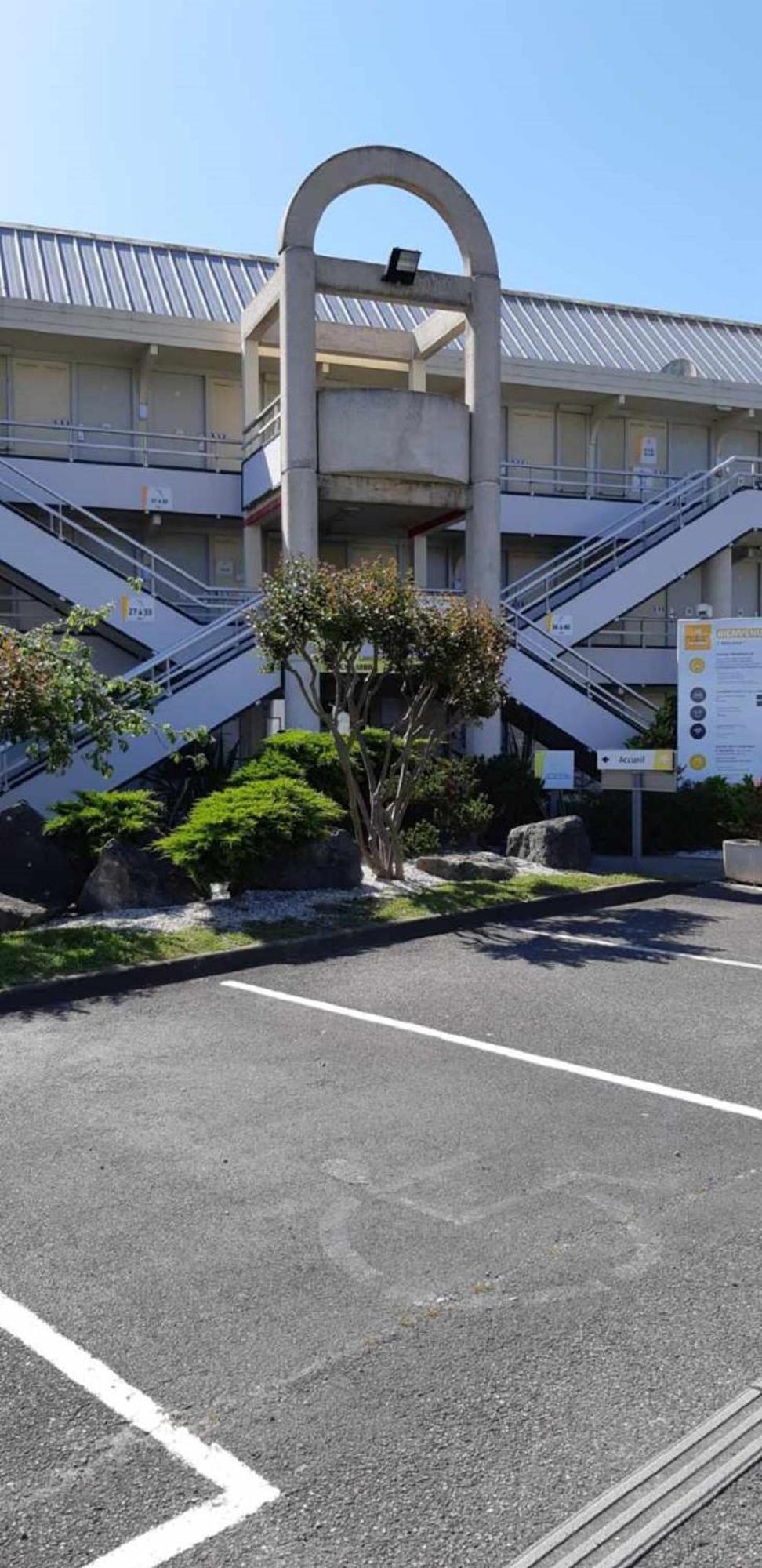ホテル プレミア クラッセ バイヨンヌ エクステリア 写真
